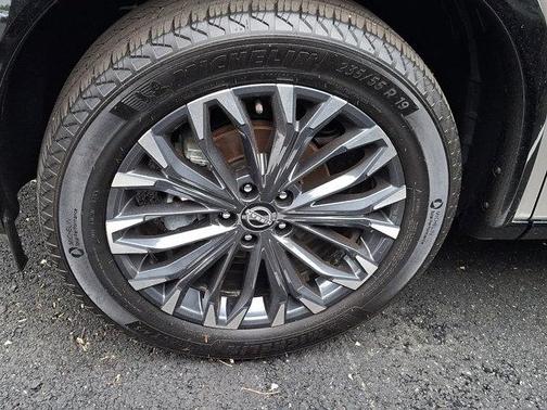 Champagne Silver Metallic/Super Black 2026 Nissan Rogue Platinum