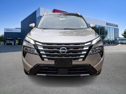 Champagne Silver Metallic/Super Black 2026 Nissan Rogue Platinum