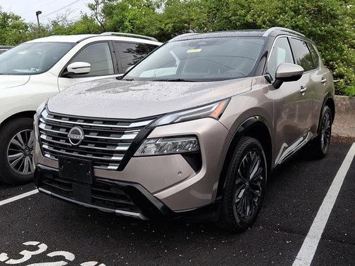 Champagne Silver Metallic/Super Black 2026 Nissan Rogue Platinum
