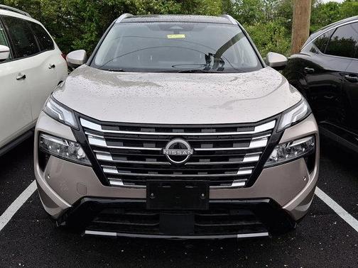 Champagne Silver Metallic/Super Black 2026 Nissan Rogue Platinum