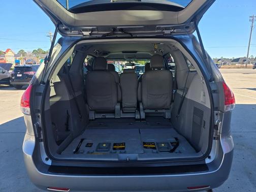 2011 Toyota Sienna LE