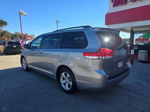 2011 Toyota Sienna LE