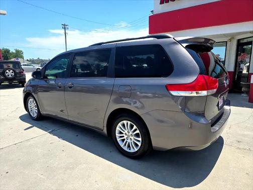 2011 Toyota Sienna XLE