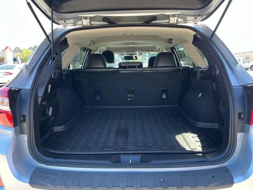Ice Silver Metallic 2016 Subaru Outback 3.6R Limited