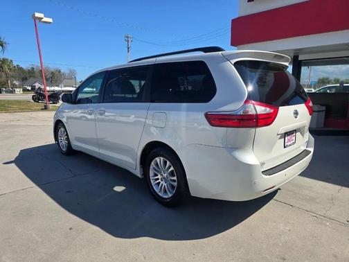 2016 Toyota Sienna XLE