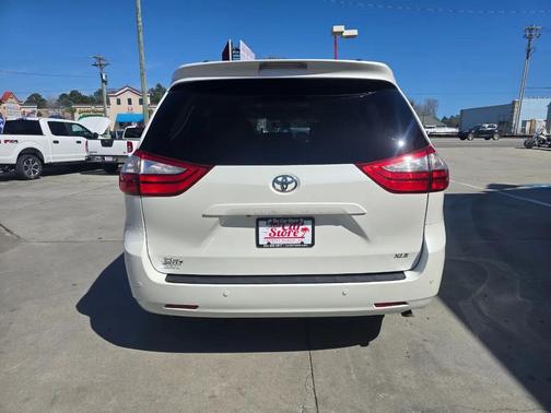 2016 Toyota Sienna XLE
