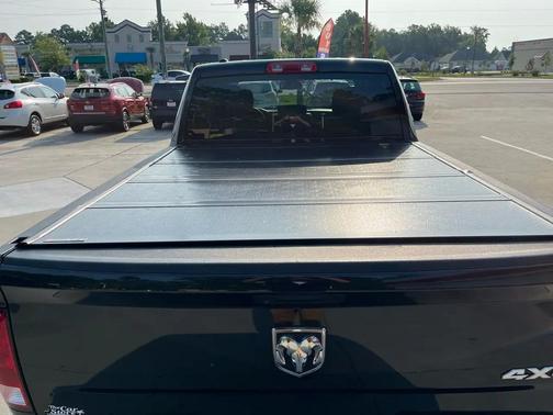 Brilliant Black Crystal Pearlcoat 2019 RAM 1500 Express