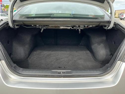 Brilliant Silver Metallic 2014 Nissan Altima 2.5 SL