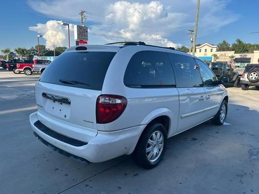 2006 Chrysler Town & Country Touring