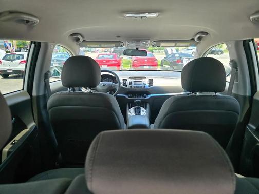 Clear White 2016 Kia Sportage LX