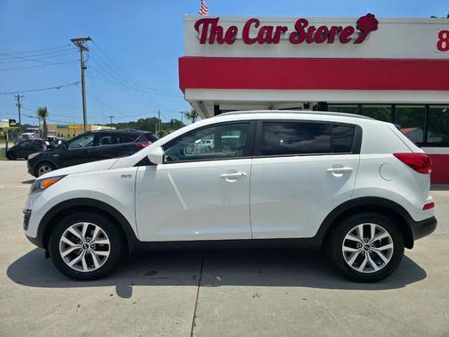 Clear White 2016 Kia Sportage LX