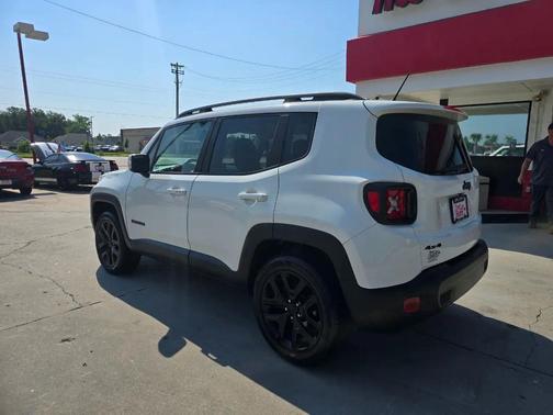 Alpine White 2017 Jeep Renegade Altitude