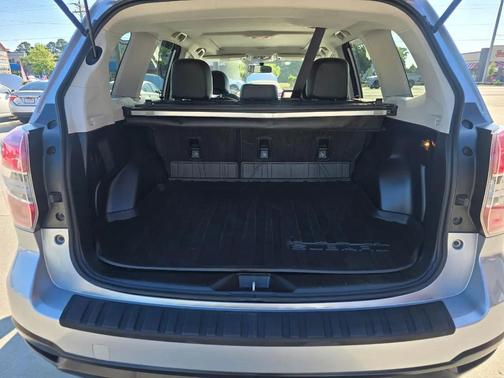 Crystal White Pearl 2016 Subaru Forester 2.5i Limited
