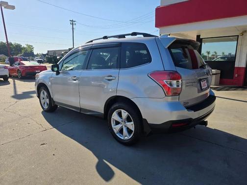 Crystal White Pearl 2016 Subaru Forester 2.5i Limited