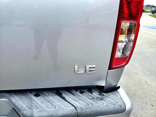2005 Nissan Frontier LE Crew Cab