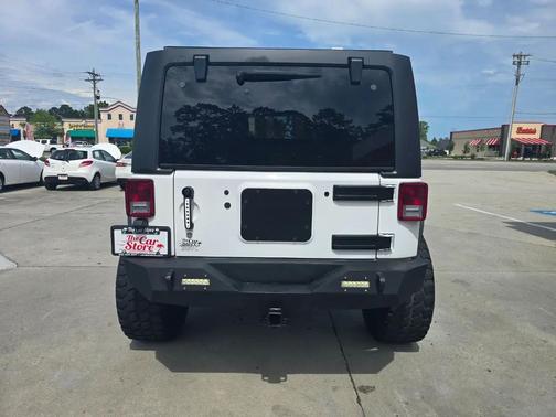 Bright White Clearcoat 2014 Jeep Wrangler Unlimited Sport