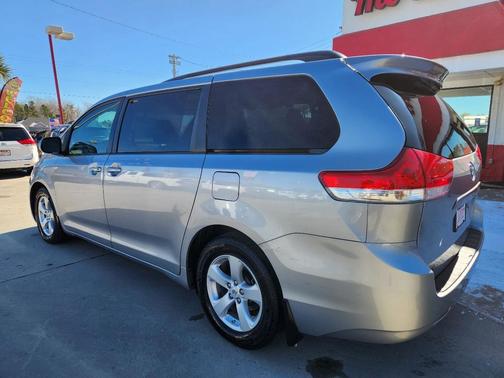 2014 Toyota Sienna LE