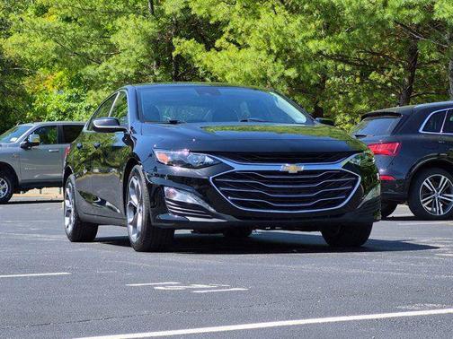 Mosaic Black Metallic 2024 Chevrolet Malibu FWD 1LT