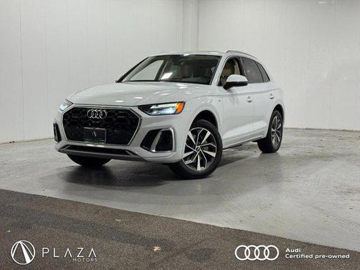 Glacier White Metallic 2023 Audi Q5 45 S line Premium