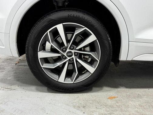 Glacier White Metallic 2023 Audi Q5 45 S line Premium