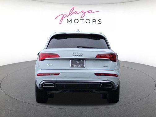 Glacier White Metallic 2023 Audi Q5 45 S line Premium