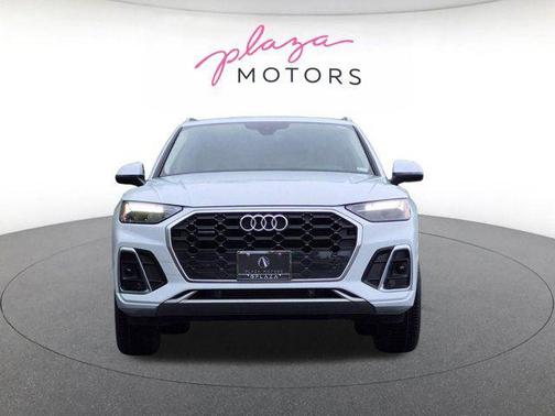 Glacier White Metallic 2023 Audi Q5 45 S line Premium