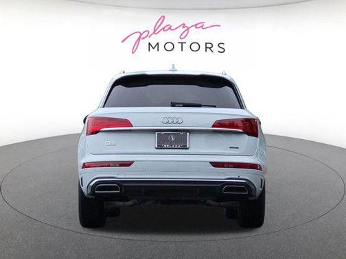 Glacier White Metallic 2023 Audi Q5 45 S line Premium