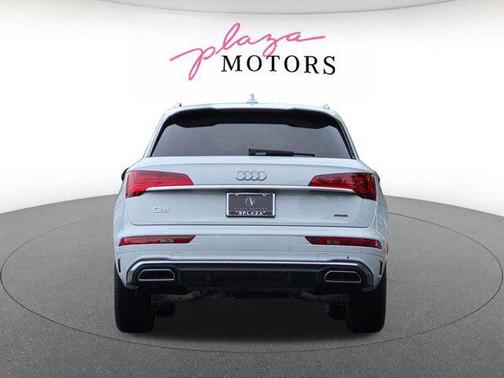 Glacier White Metallic 2023 Audi Q5 45 S line Premium