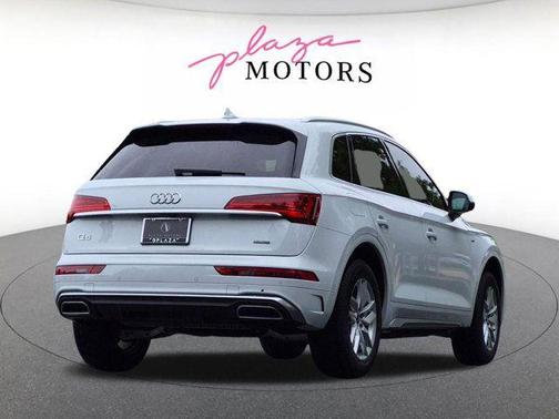 Glacier White Metallic 2023 Audi Q5 45 S line Premium