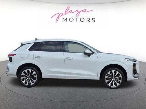 Glacier White Metallic 2026 Audi Q3 TFSI quattro S tronic