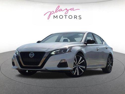 Brilliant Silver Metallic 2022 Nissan Altima SR FWD