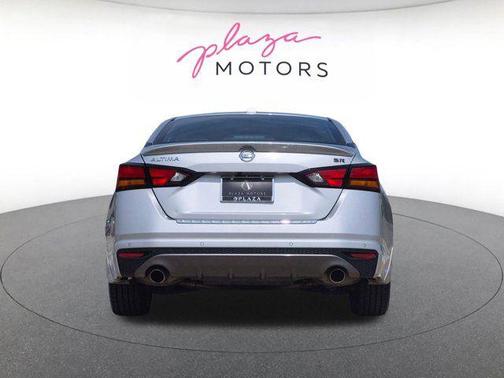 Brilliant Silver Metallic 2022 Nissan Altima SR FWD