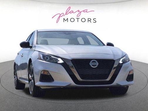 Brilliant Silver Metallic 2022 Nissan Altima SR FWD