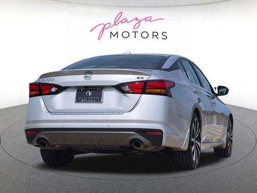 Brilliant Silver Metallic 2022 Nissan Altima SR FWD