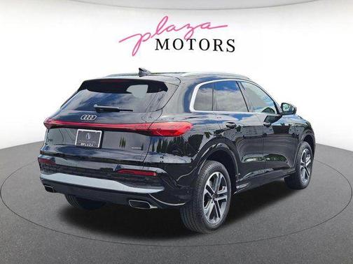 Mythos Black Metallic 2025 Audi Q5 Premium TFSI quattro S tronic