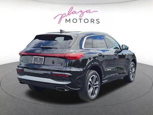 Mythos Black Metallic 2025 Audi Q5 Premium TFSI quattro S tronic