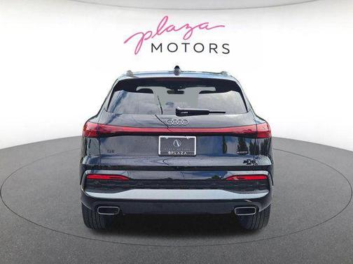 Mythos Black Metallic 2025 Audi Q5 Premium TFSI quattro S tronic
