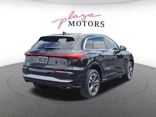 Mythos Black Metallic 2025 Audi Q5 Premium TFSI quattro S tronic