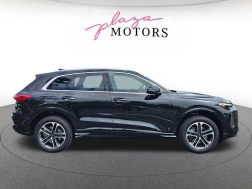 Mythos Black Metallic 2025 Audi Q5 Premium TFSI quattro S tronic