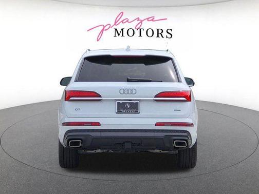 Glacier White Metallic 2026 Audi Q7 55 Premium