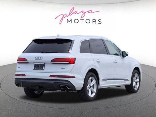 Glacier White Metallic 2026 Audi Q7 55 Premium