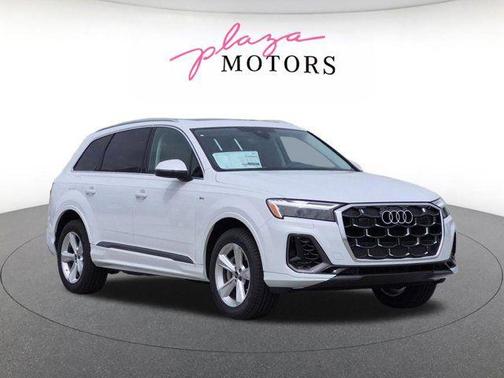 Glacier White Metallic 2026 Audi Q7 55 Premium