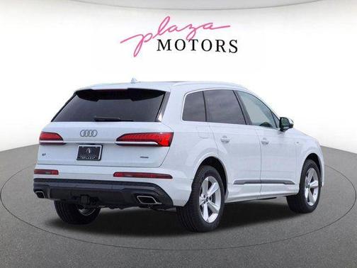 Glacier White Metallic 2026 Audi Q7 55 Premium