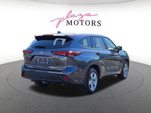 Magnetic Gray Metallic 2024 Toyota Highlander LE