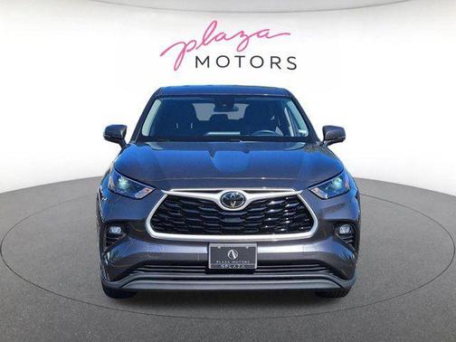 Magnetic Gray Metallic 2024 Toyota Highlander XLE