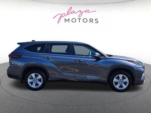Magnetic Gray Metallic 2024 Toyota Highlander XLE