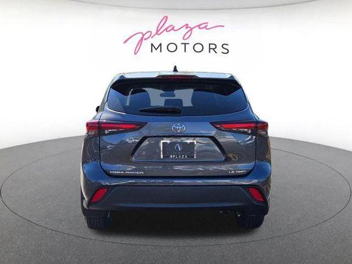 Magnetic Gray Metallic 2024 Toyota Highlander XLE