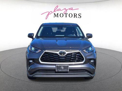 Magnetic Gray Metallic 2024 Toyota Highlander XLE