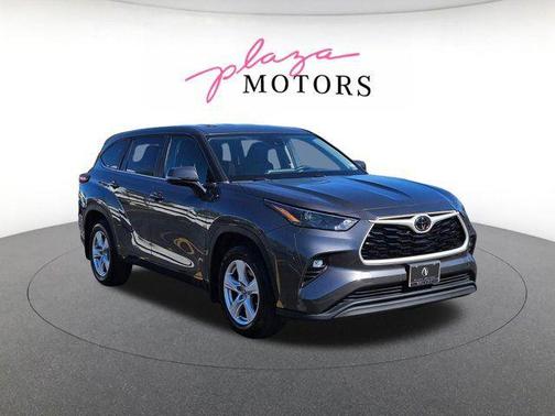 Magnetic Gray Metallic 2024 Toyota Highlander XLE