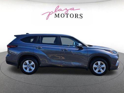 Magnetic Gray Metallic 2024 Toyota Highlander XLE